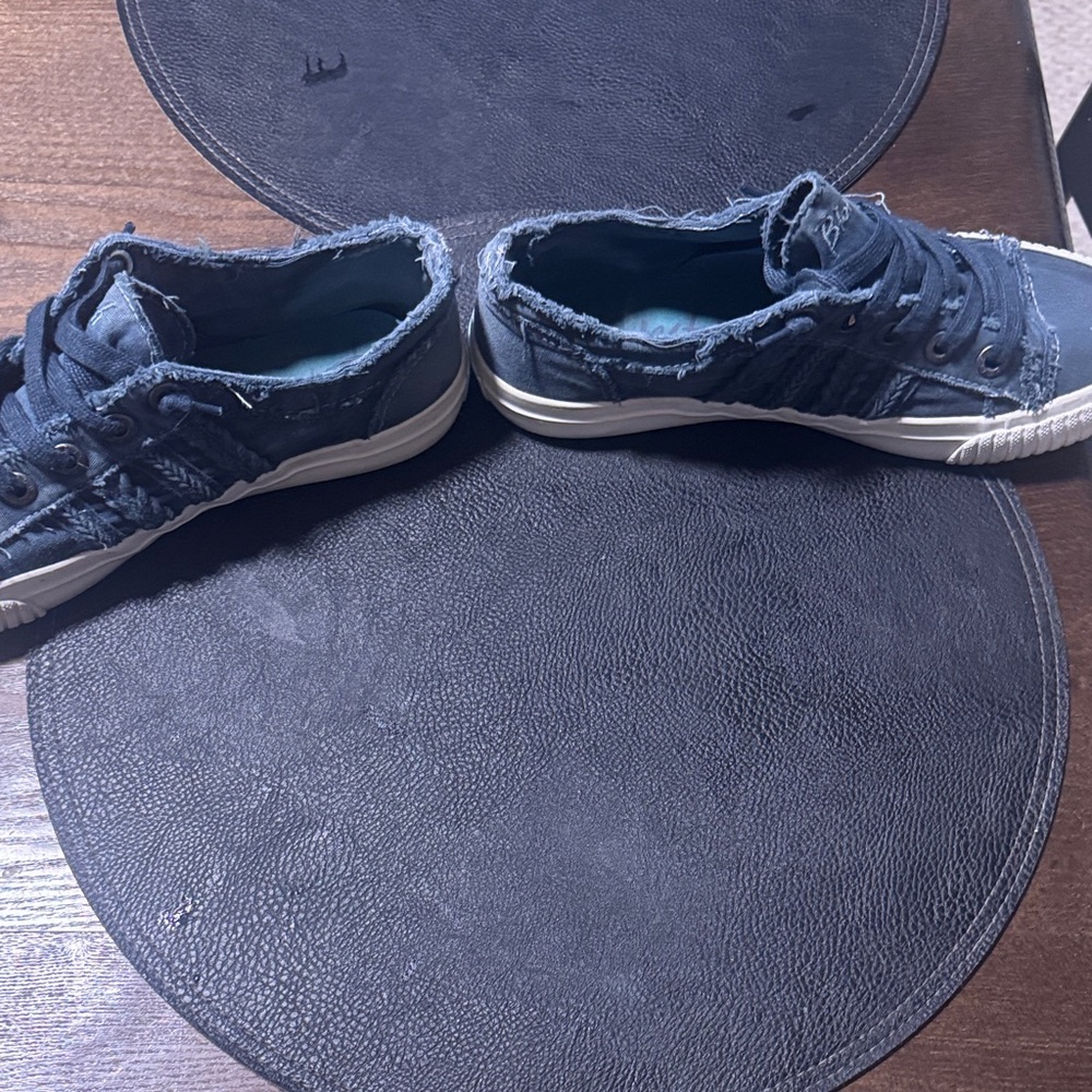Women's Black Canvas Sneakers - Picture 3 of 7